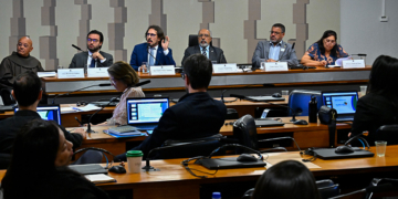 Cotas em residência médica dividem opiniões em debate na CDH — Senado Notícias