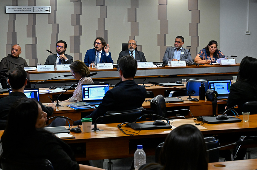 Cotas em residência médica dividem opiniões em debate na CDH — Senado Notícias