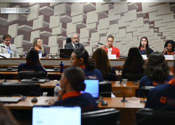 Ambiente digital seguro depende de toda a sociedade, indica debate com ‘jovens senadores’ — Senado Notícias