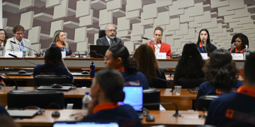 Ambiente digital seguro depende de toda a sociedade, indica debate com ‘jovens senadores’ — Senado Notícias