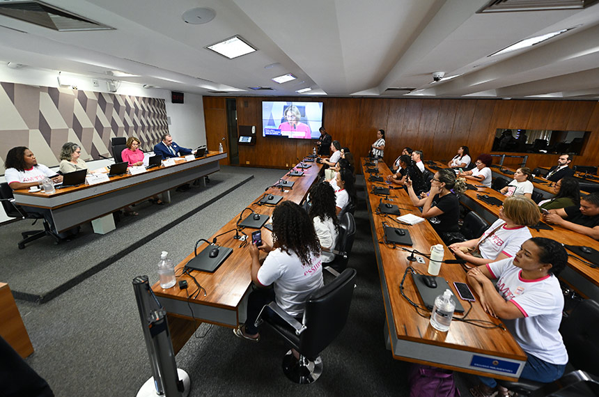 Mulheres com implante contraceptivo banido pedem política de assistência — Senado Notícias