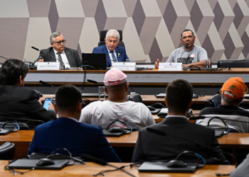 Debatedores na CDH pedem articulação para auxiliar pessoas em situação de rua — Senado Notícias