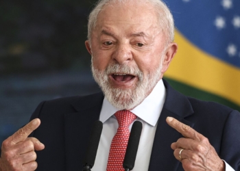 Atitude irresponsável, diz Lula após revogação de visto de embaixadora