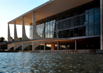 Sancionado auxílio a famílias afetadas pelas chuvas em Minas Gerais — Senado Notícias