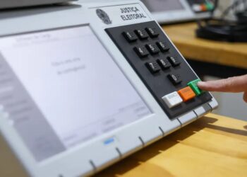 Eleitores participam de eleição simulada no Maranhão
