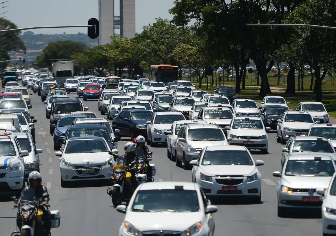 Crédito para carros de aplicativo tem teto elevado para R$ 200 mil