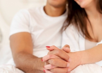 Autoimagem e sexualidade: por que a comparação pode “desligar” a mente durante o sexo
