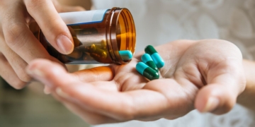 Automedicação: hábito presente na rotina dos brasileiros pode esconder perigos para a saúde