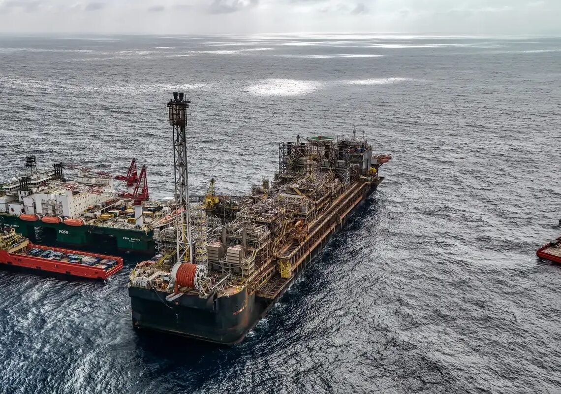 Petroleiros pedem Petrobras mais estatal e menor repasse a acionistas