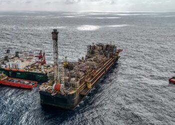 Petroleiros pedem Petrobras mais estatal e menor repasse a acionistas