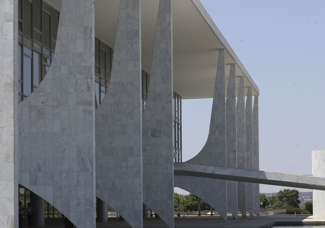 Saiba quais as atribuições do presidente da República e governadores
