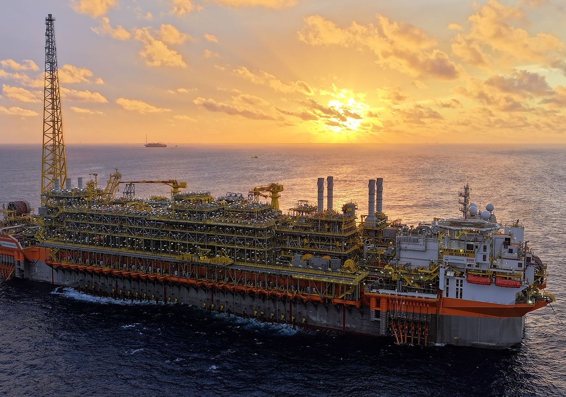 Navio-plataforma da Petrobras atinge produção máxima no pré-sal