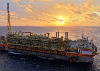 Navio-plataforma da Petrobras atinge produção máxima no pré-sal