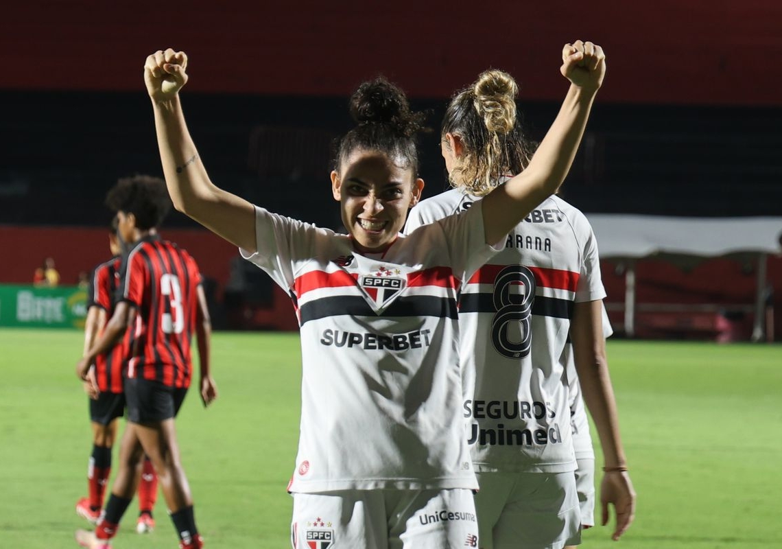 São Paulo vence Vitória e assume liderança do Brasileirão Feminino