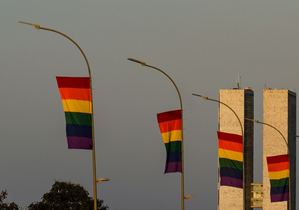 Candidaturas LGBT+ têm recorde em 2026 e se espalham por mais partidos