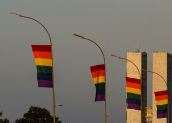Candidaturas LGBT+ têm recorde em 2026 e se espalham por mais partidos