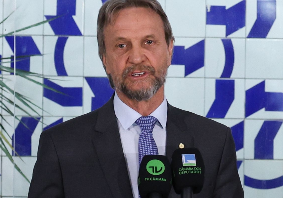 Líder do PT passa mal e Câmara suspende votações