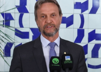 Líder do PT passa mal e Câmara suspende votações
