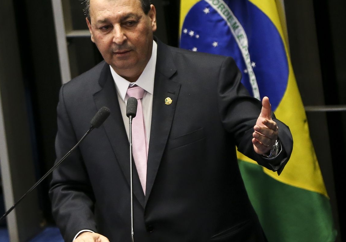 Relator da CCJ rejeita emendas da oposição que buscavam manter 6×1