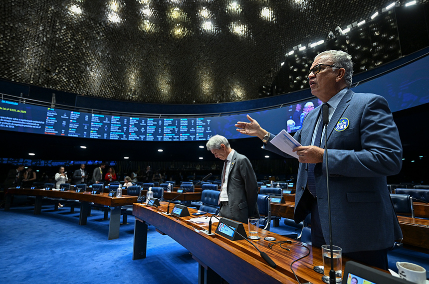 Vai à Câmara projeto que facilita desembargo de área com infração ambiental — Senado Notícias