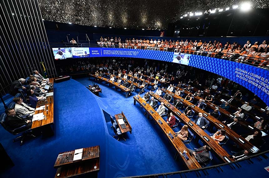 Sessão destaca excelência do ensino da Escola Superior de Ciências da Saúde — Senado Notícias