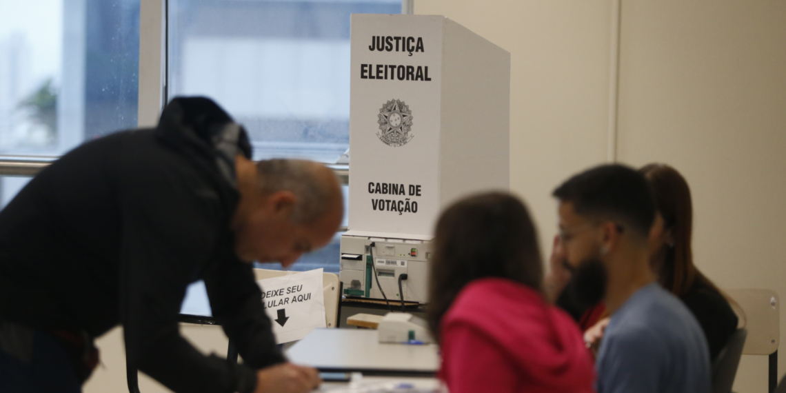 Lei proíbe prisão de candidatos e eleitores durante período de votação — Senado Notícias
