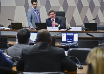 Ajustes no texto adiam votação da MP da “taxa das blusinhas”