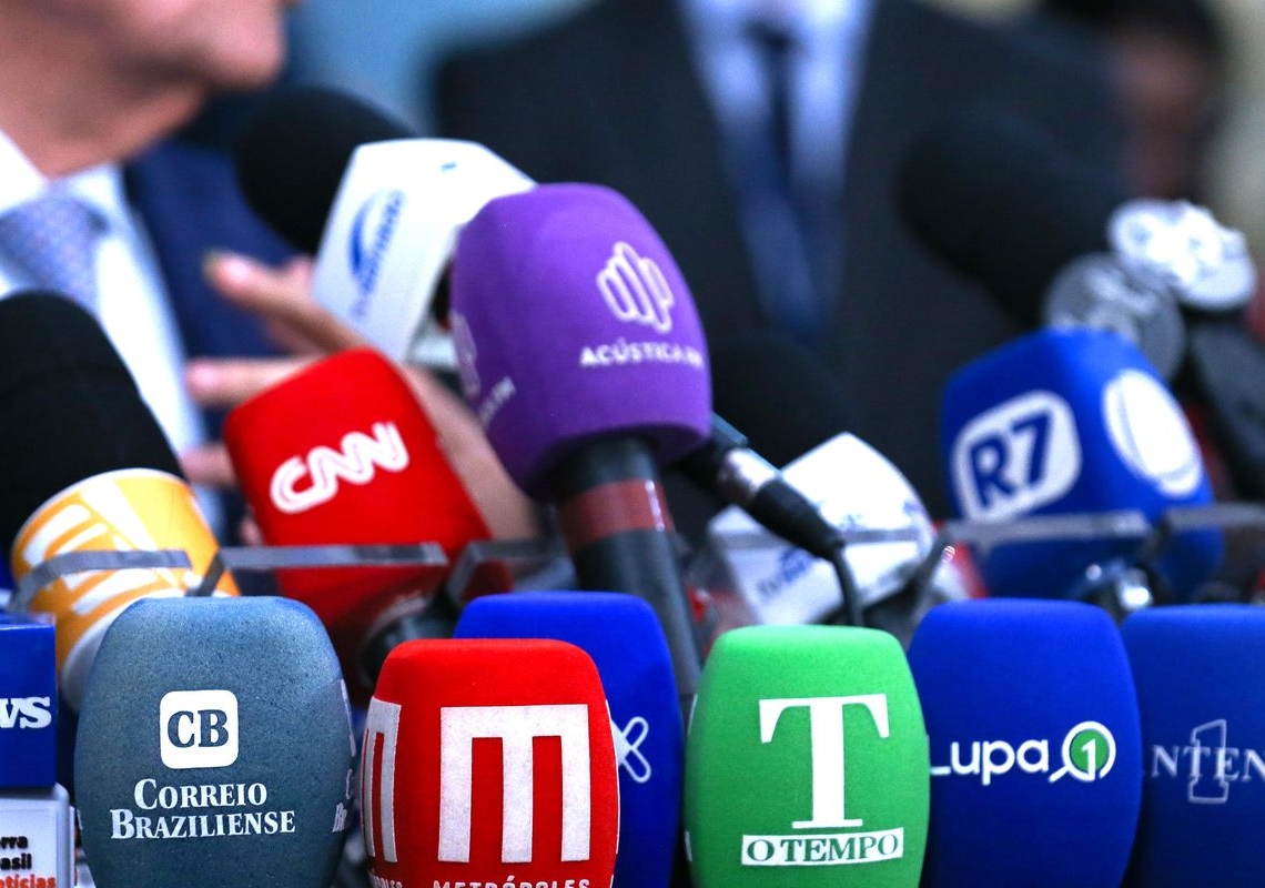 Assédio e sobrecarga ameaçam saúde mental de jornalistas, diz pesquisa