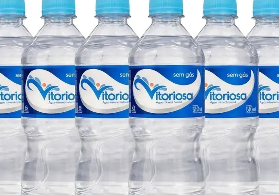 Anvisa interdita água mineral da marca Vitoriosa por conter coliformes