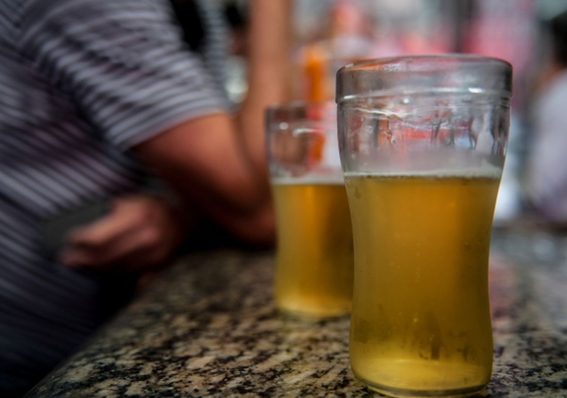Álcool e cigarro podem causar cegueira, alertam especialistas