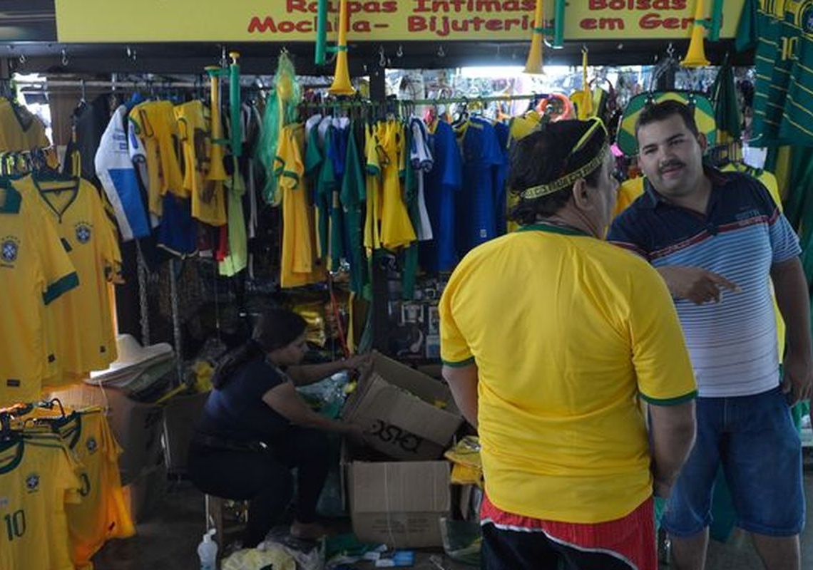 Vendas no comércio caem 0,8% em julho, com “ressaca” da Copa do Mundo