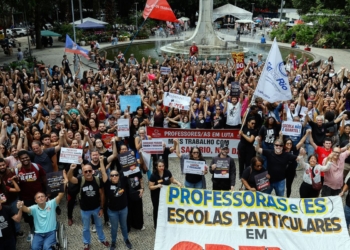 Professores de escolas particulares do Rio fazem greve de 24 horas