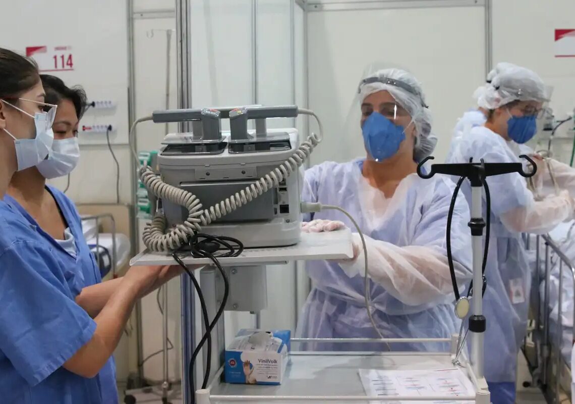 Estudo aponta esgotamento emocional e burnout de médicos de UTI