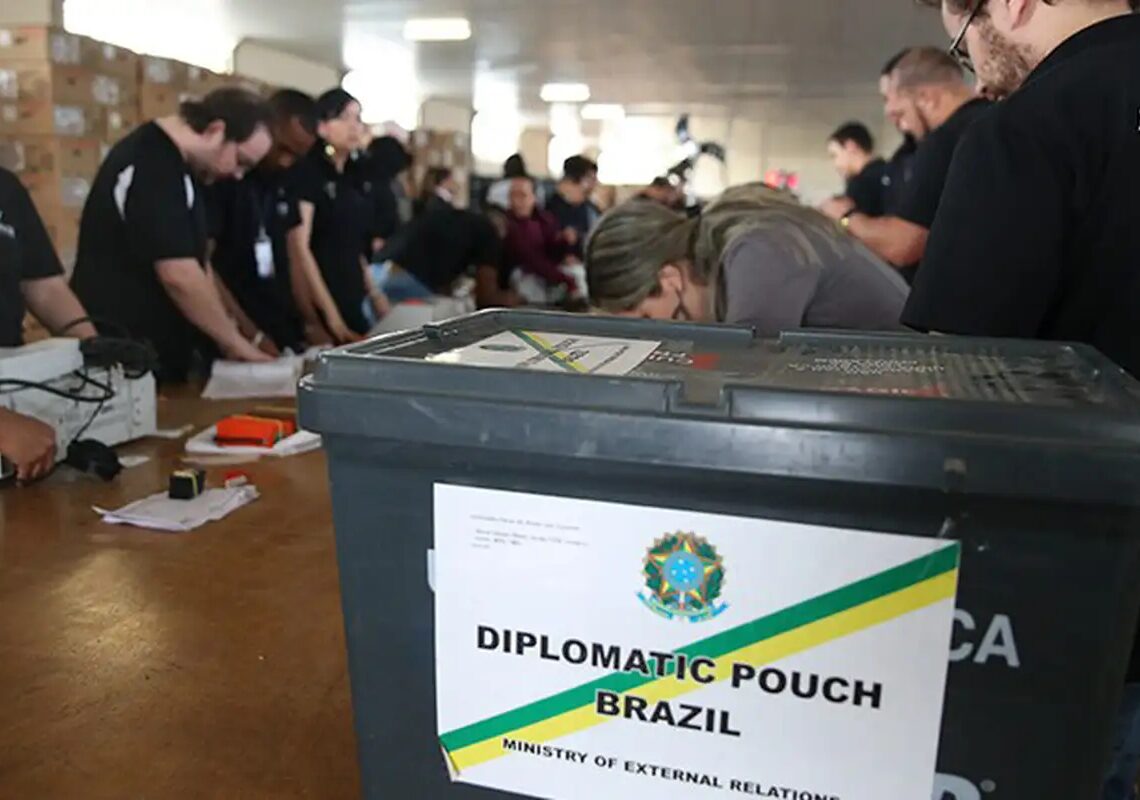 Quase 1 milhão de brasileiros no exterior poderão votar nas eleições