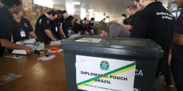 Quase 1 milhão de brasileiros no exterior poderão votar nas eleições