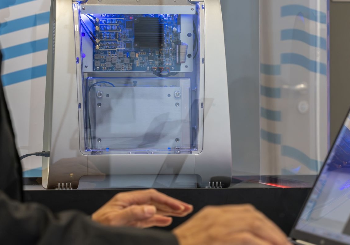 Novo computador quântico educacional passa a ser usado no Senai