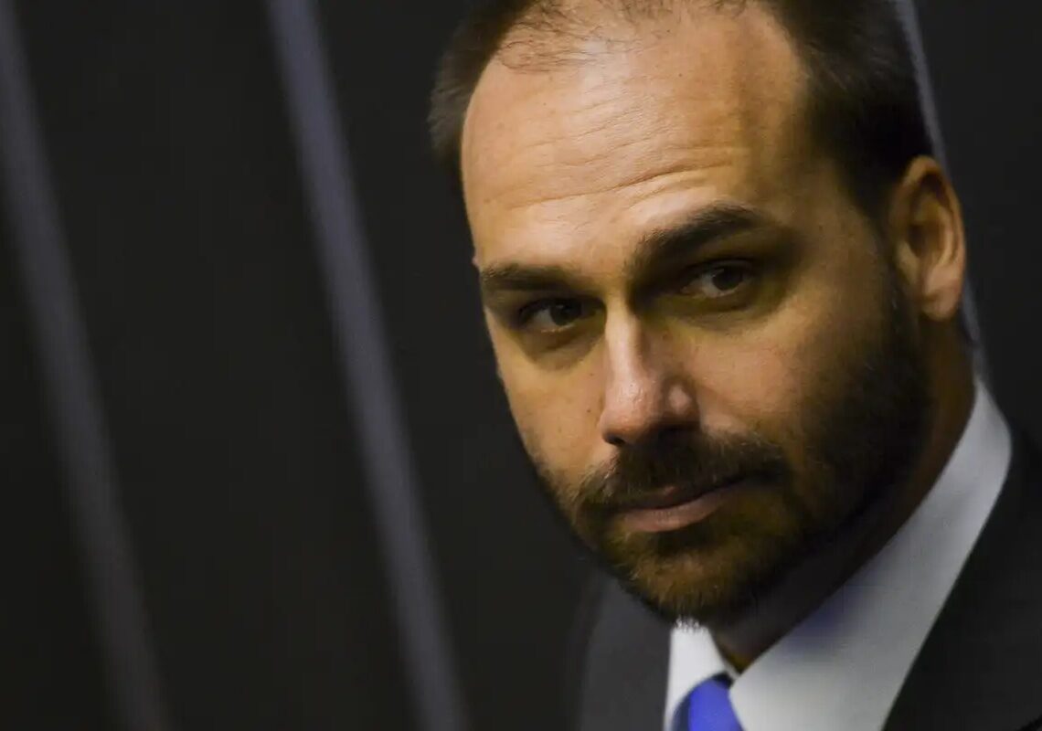 Ministério da Justiça demite Eduardo Bolsonaro por abandono de cargo