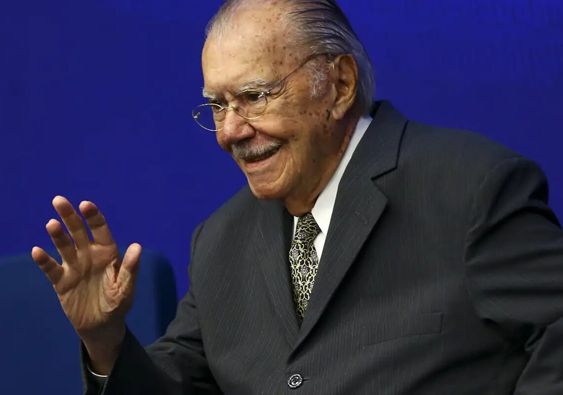 Sarney é internado no Sírio-Libanês para tratar pneumonia