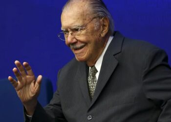 Sarney é internado no Sírio-Libanês para tratar pneumonia