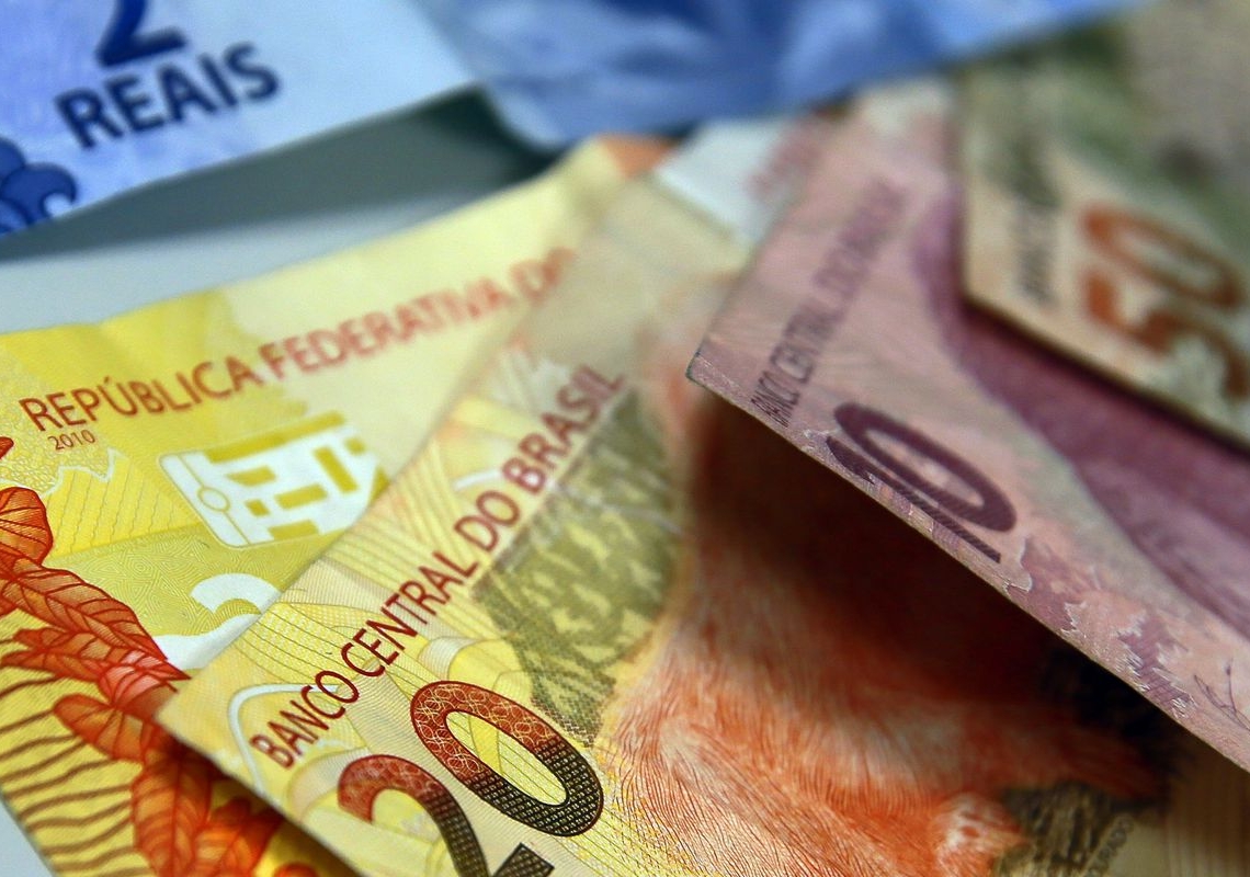 Juros para famílias sobem em agosto e inadimplência chega a 6%