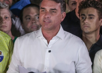Polícia Federal cancela passaportes de Flávio Bolsonaro