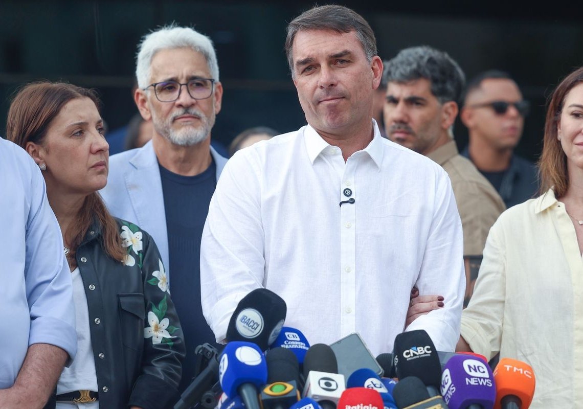 STF nega ter ordenado buscas em endereços de Flávio Bolsonaro