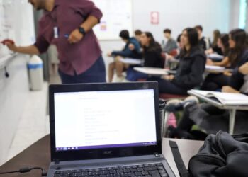 Docentes usam inteligência artificial para inovar e engajar alunos
