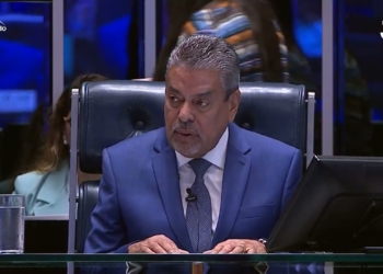 Vídeo: Médicos são homenageados pelo Senado