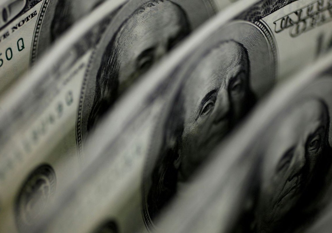 Ibovespa cai 2,68%, e dólar fecha em leve baixa a R$ 5,34