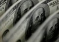 Ibovespa cai 2,68%, e dólar fecha em leve baixa a R$ 5,34