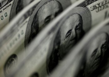 Ibovespa cai 2,68%, e dólar fecha em leve baixa a R$ 5,34