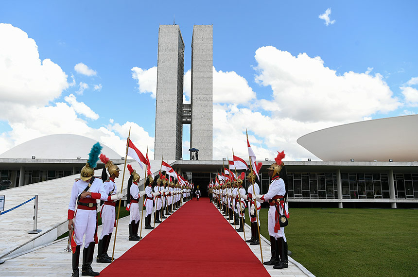 Presidente e governadores eleitos tomam posse em novas datas em 2027 — Senado Notícias