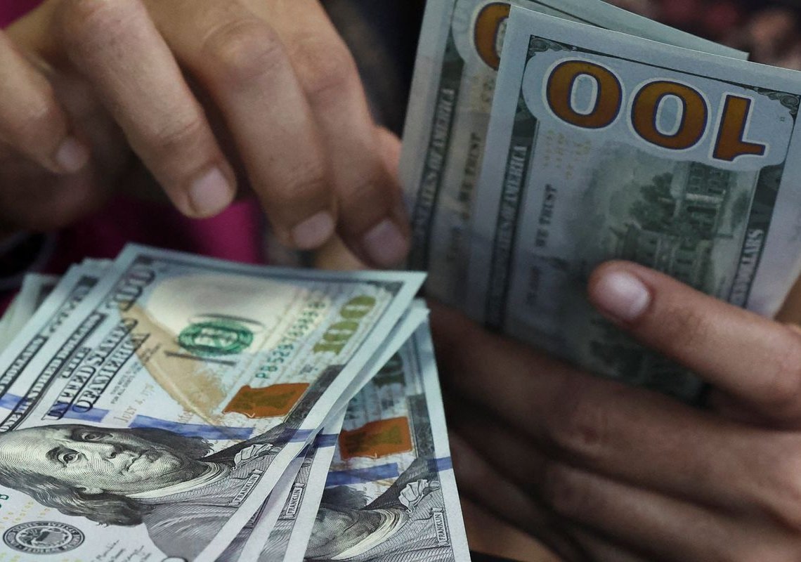 Dólar fecha a R$ 5,44 e registra maior alta semanal desde 2008