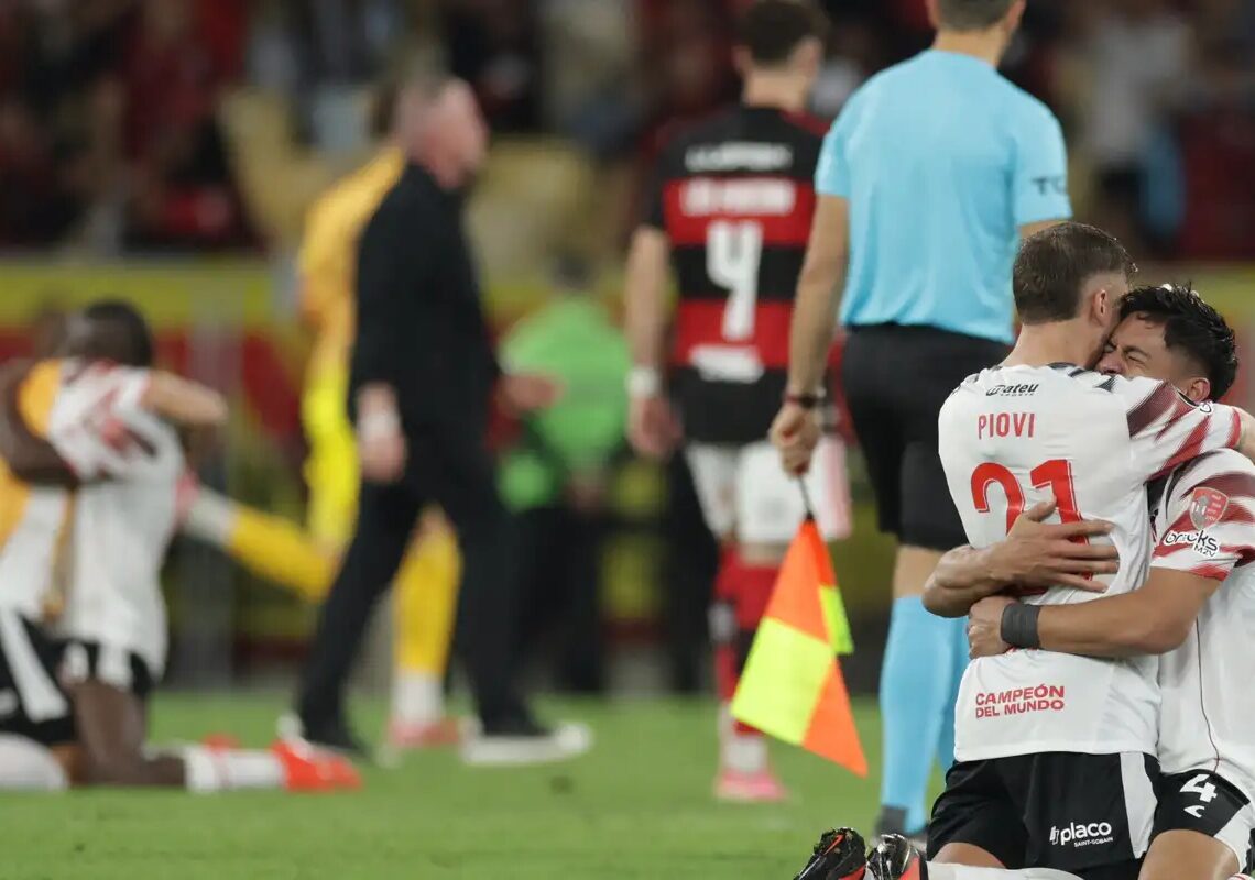 Estudiantes bate Fla e Palmeiras terá revanche pelo tetra da América